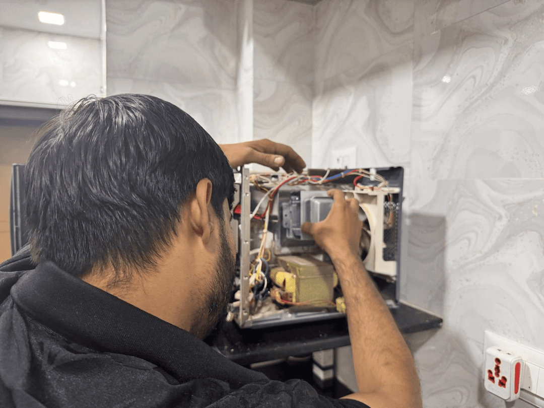 Professional microwave repair service in Mumbai